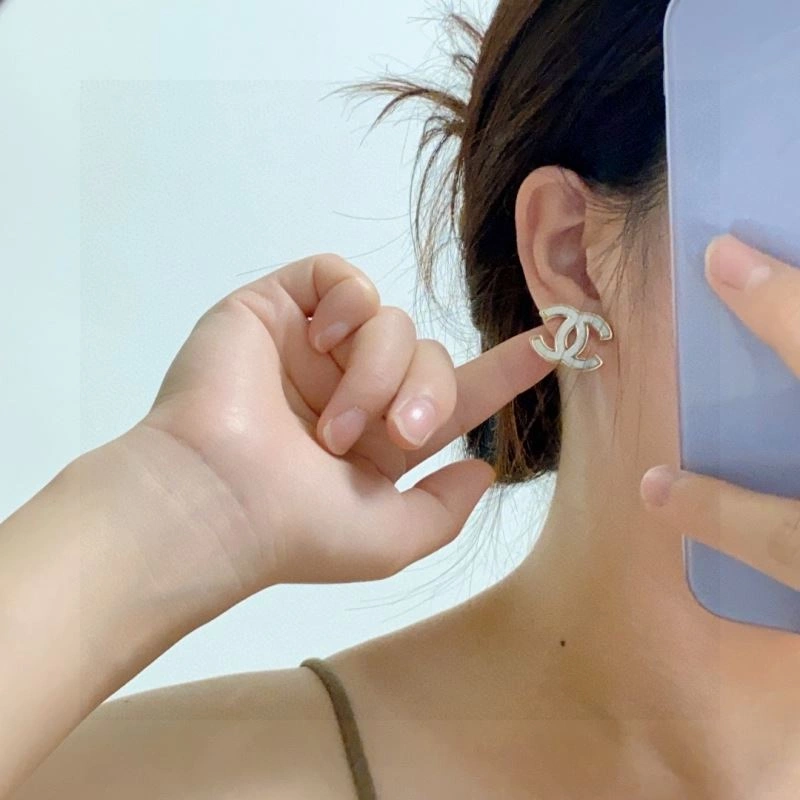 Lightweight Chanel Earrings 232310