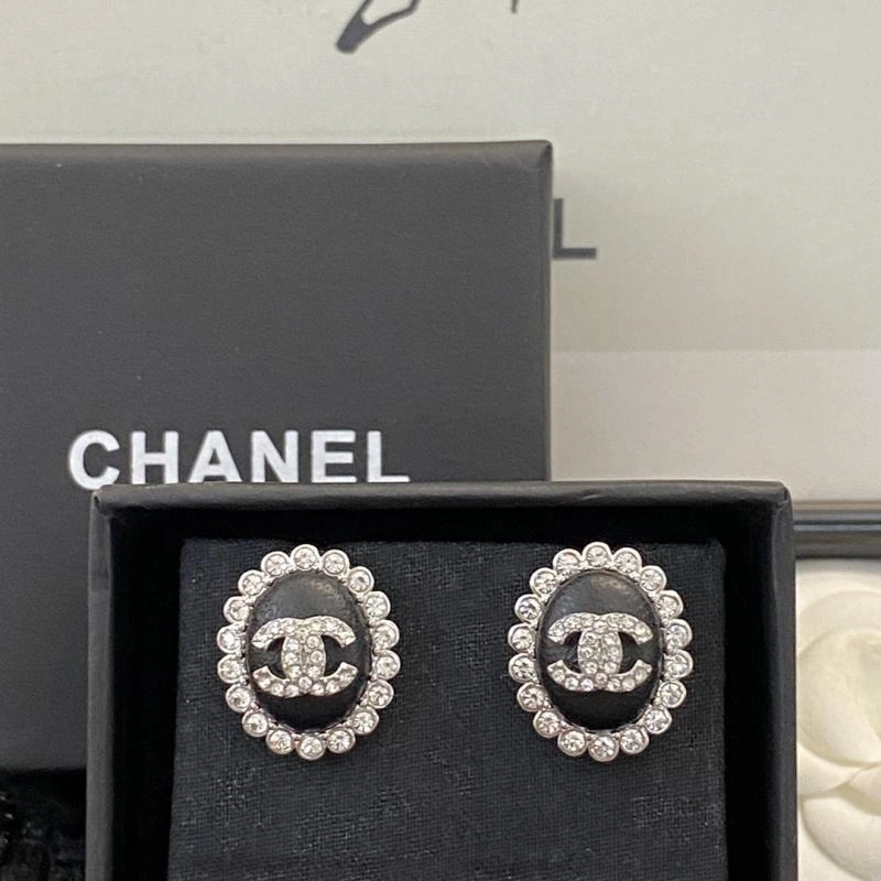 Chanel Earrings Packable 232289