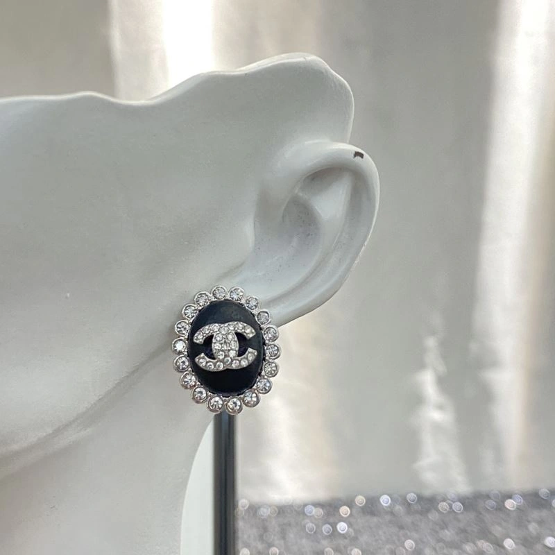 Chanel Earrings Packable 232289