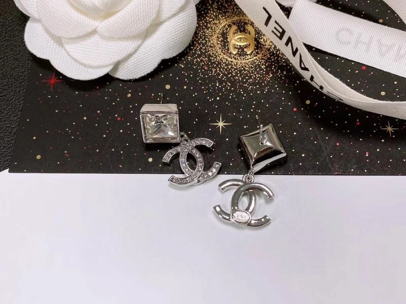 Sleek Chanel Earrings 232342