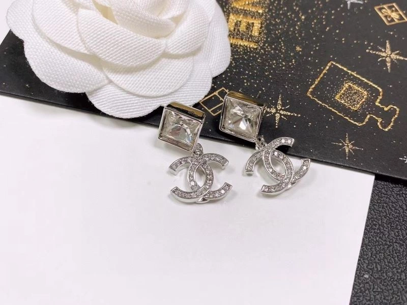 Sleek Chanel Earrings 232342