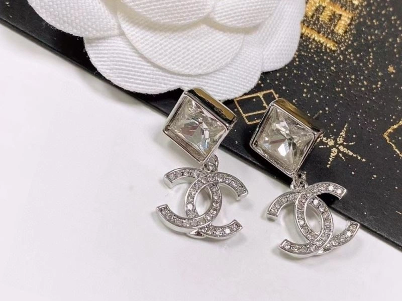 Sleek Chanel Earrings 232342