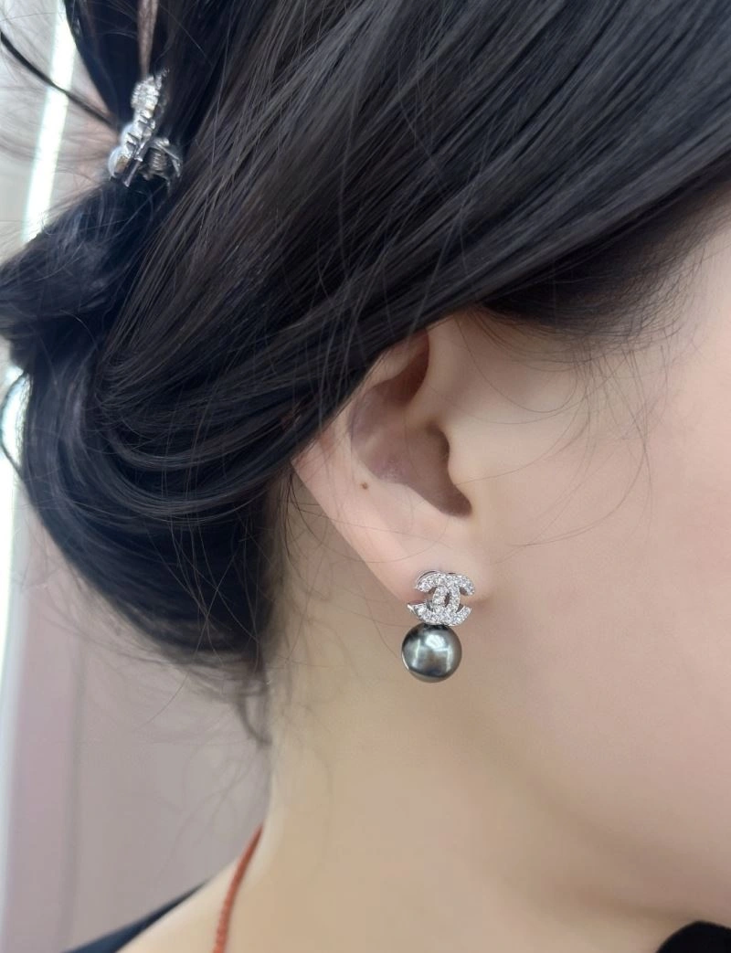 Chanel Earrings Versatile 232229