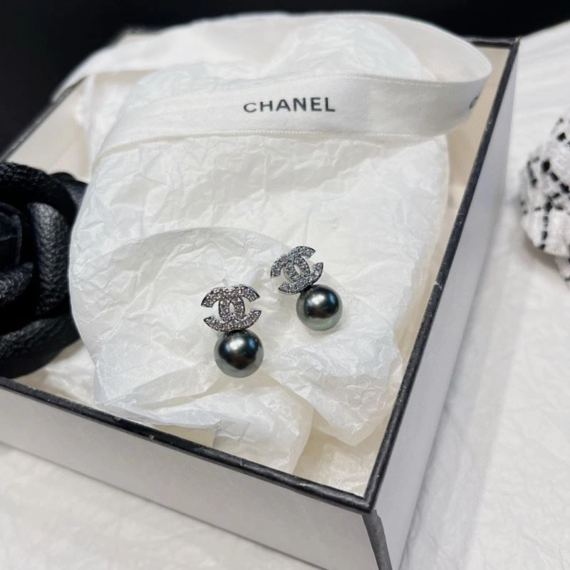 Chanel Earrings Versatile 232229