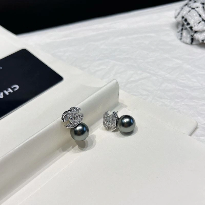 Chanel Earrings Versatile 232229