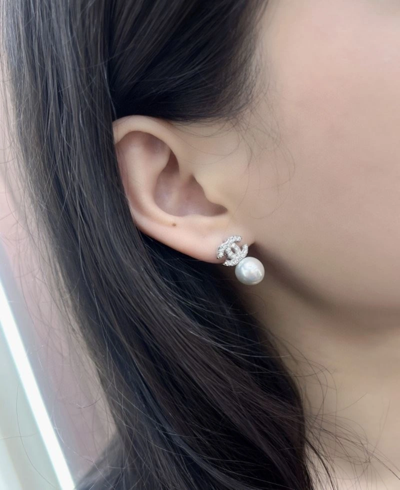 Chanel Earrings Versatile 232229