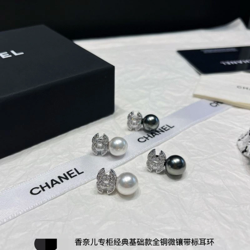 Chanel Earrings Versatile 232229