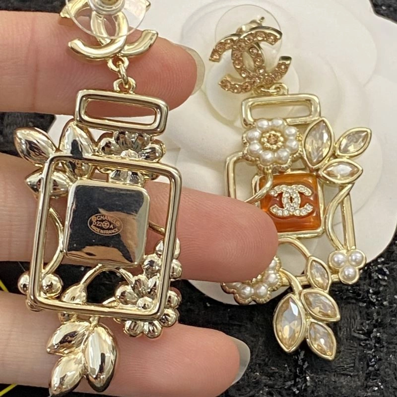 Lightweight Chanel Earrings 232213