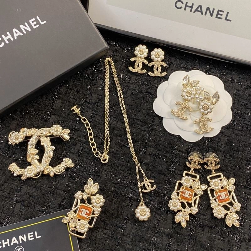 Lightweight Chanel Earrings 232213
