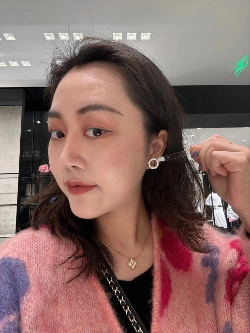 Chanel Earrings Minimalist 232243