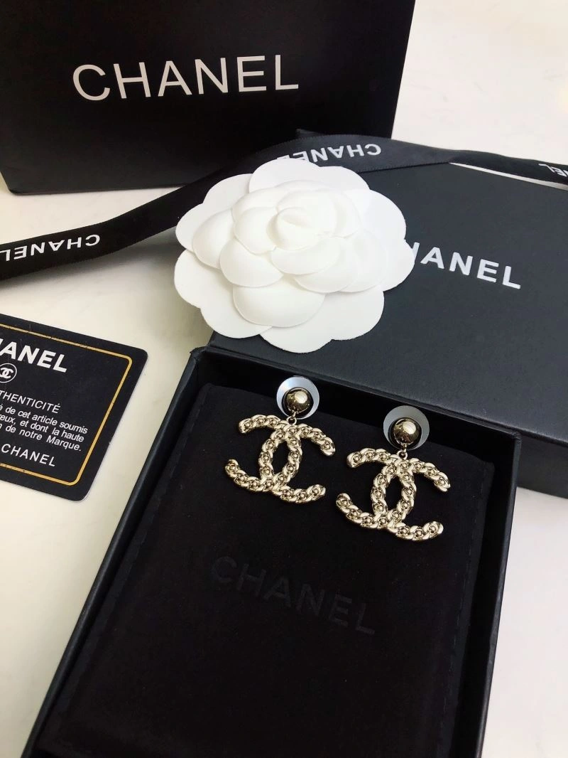 Versatile Chanel Earrings 232158