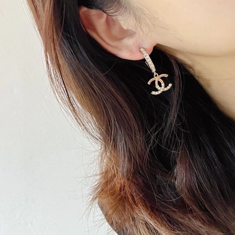Unique Chanel Earrings 232202