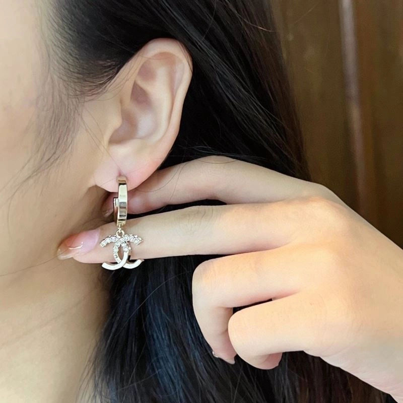 Unique Chanel Earrings 232202