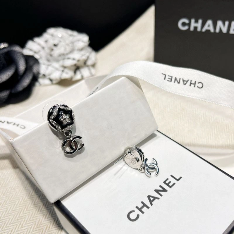 Vibrant Chanel Earrings 232148
