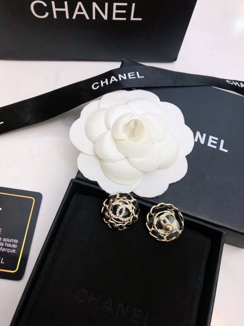 Chanel Earrings Packable 232145