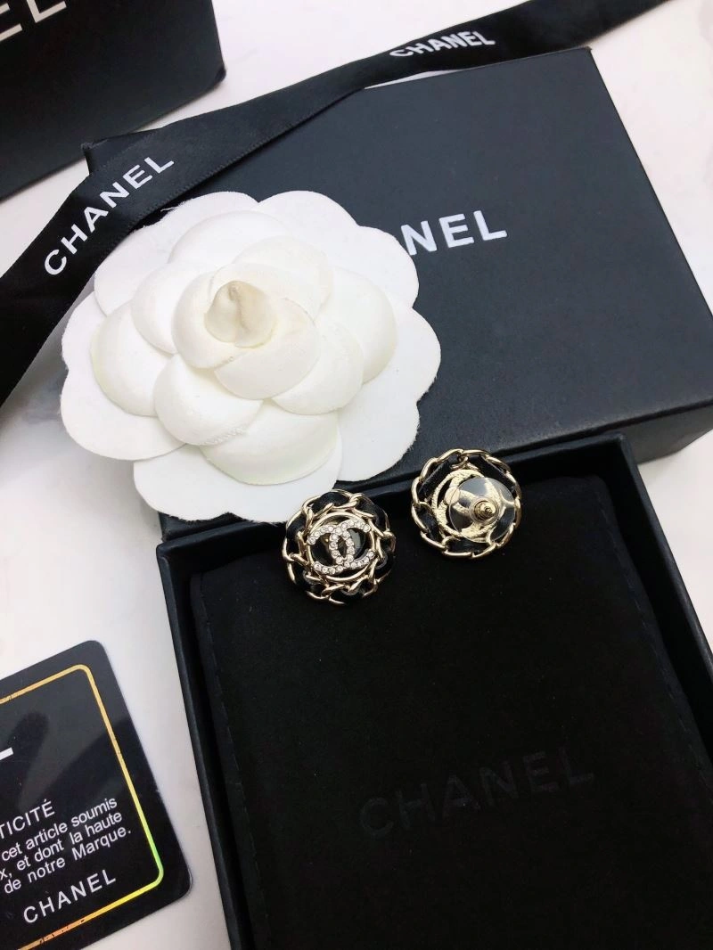 Chanel Earrings Packable 232145