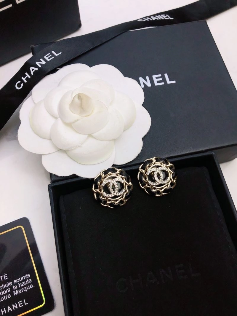 Chanel Earrings Packable 232145