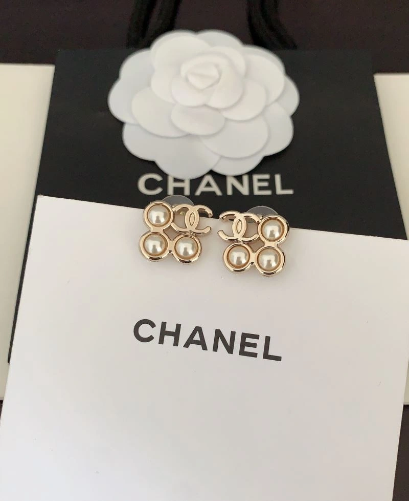 Chanel Earrings Compact 232120