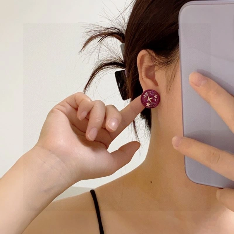 Chanel Earrings Versatile 232121