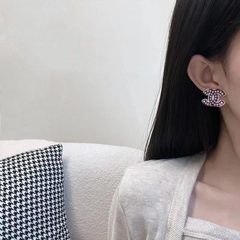 Trendy Chanel Earrings 231850