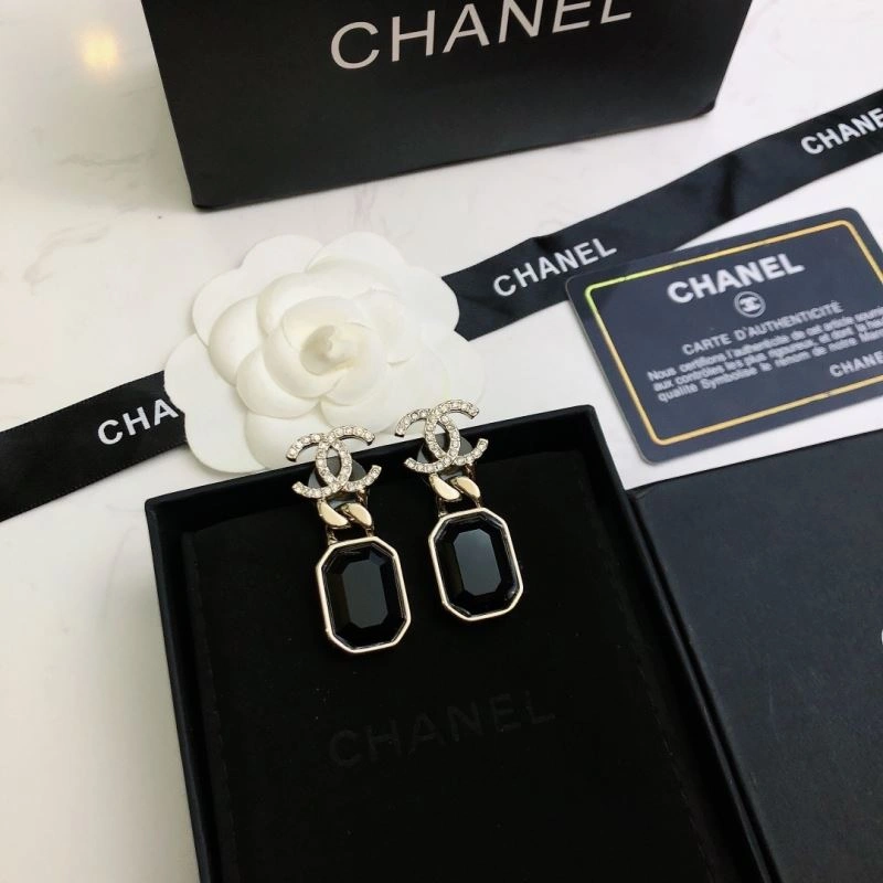 Sophisticated Chanel Earrings 231838