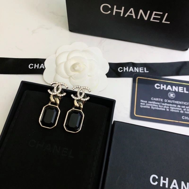 Sophisticated Chanel Earrings 231838