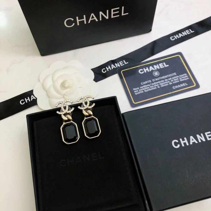 Sophisticated Chanel Earrings 231838