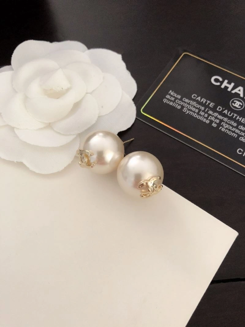 Lightweight Chanel Earrings 231892