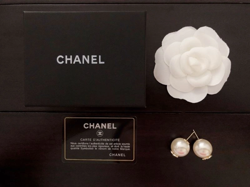 Lightweight Chanel Earrings 231892