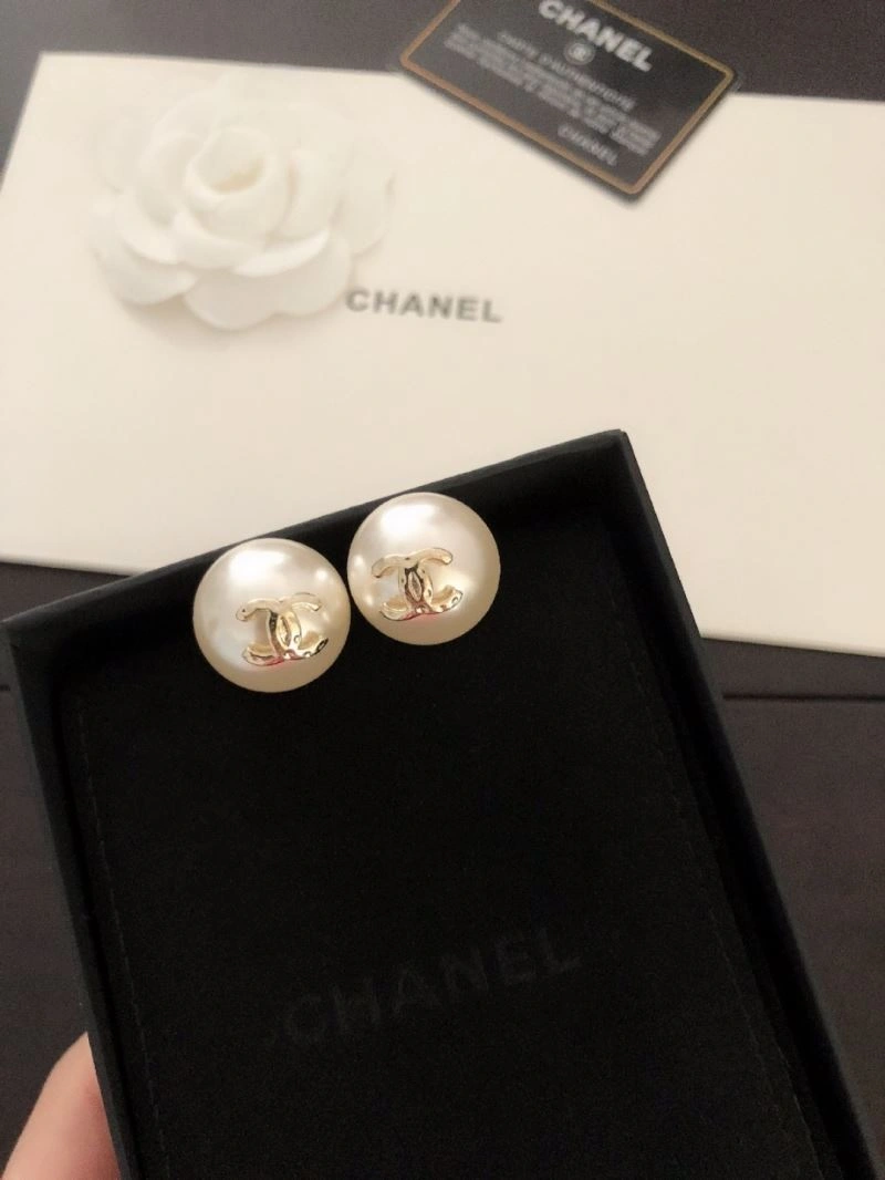 Lightweight Chanel Earrings 231892
