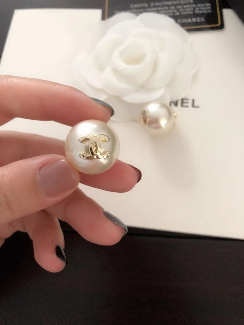 Lightweight Chanel Earrings 231892