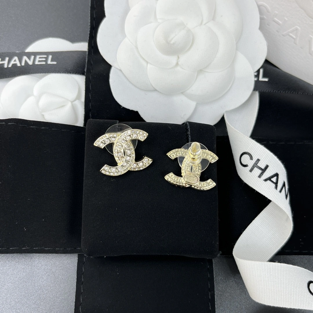 Chanel Earrings Bold 231840