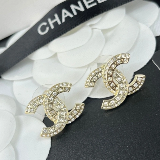 Chanel Earrings Bold 231840