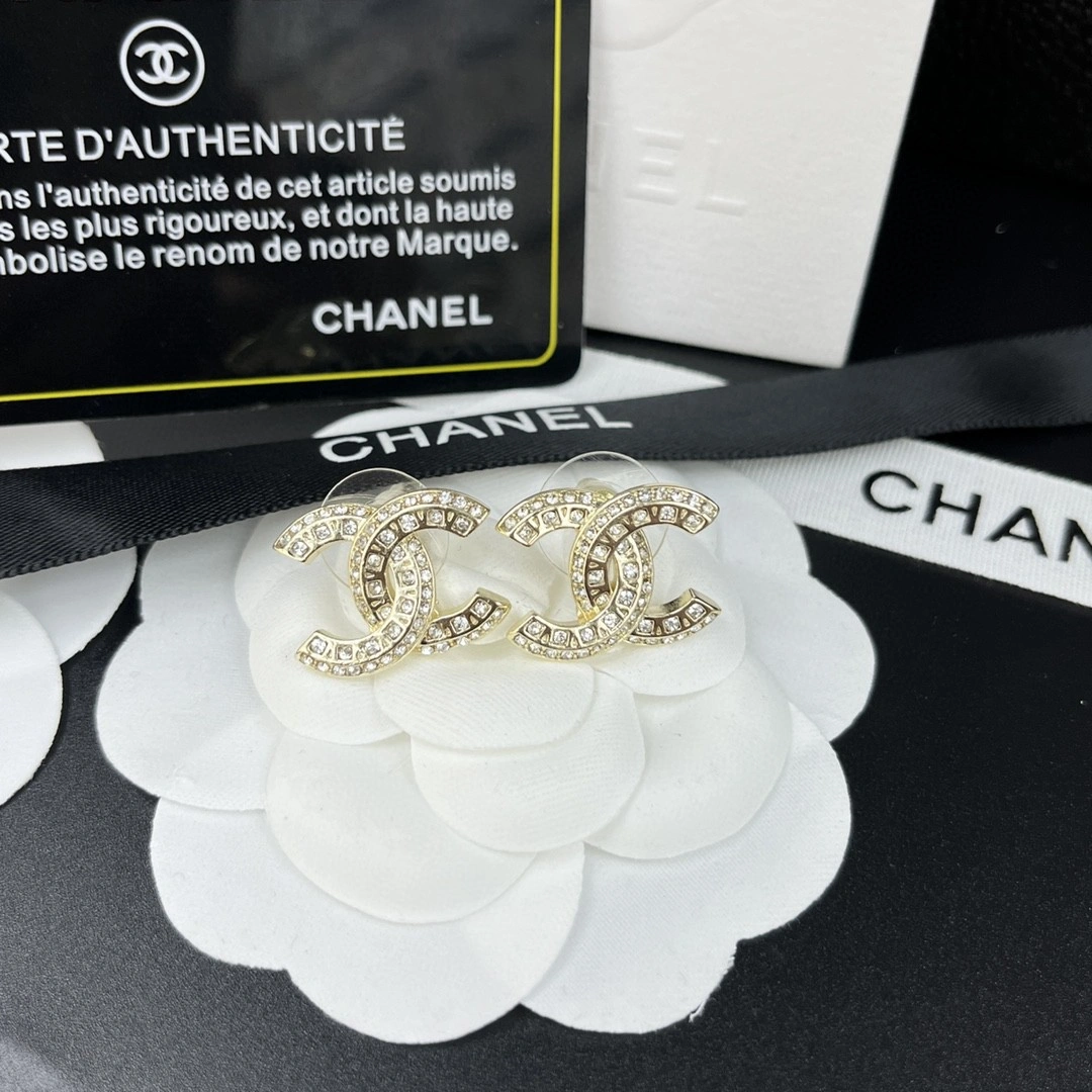 Chanel Earrings Bold 231840
