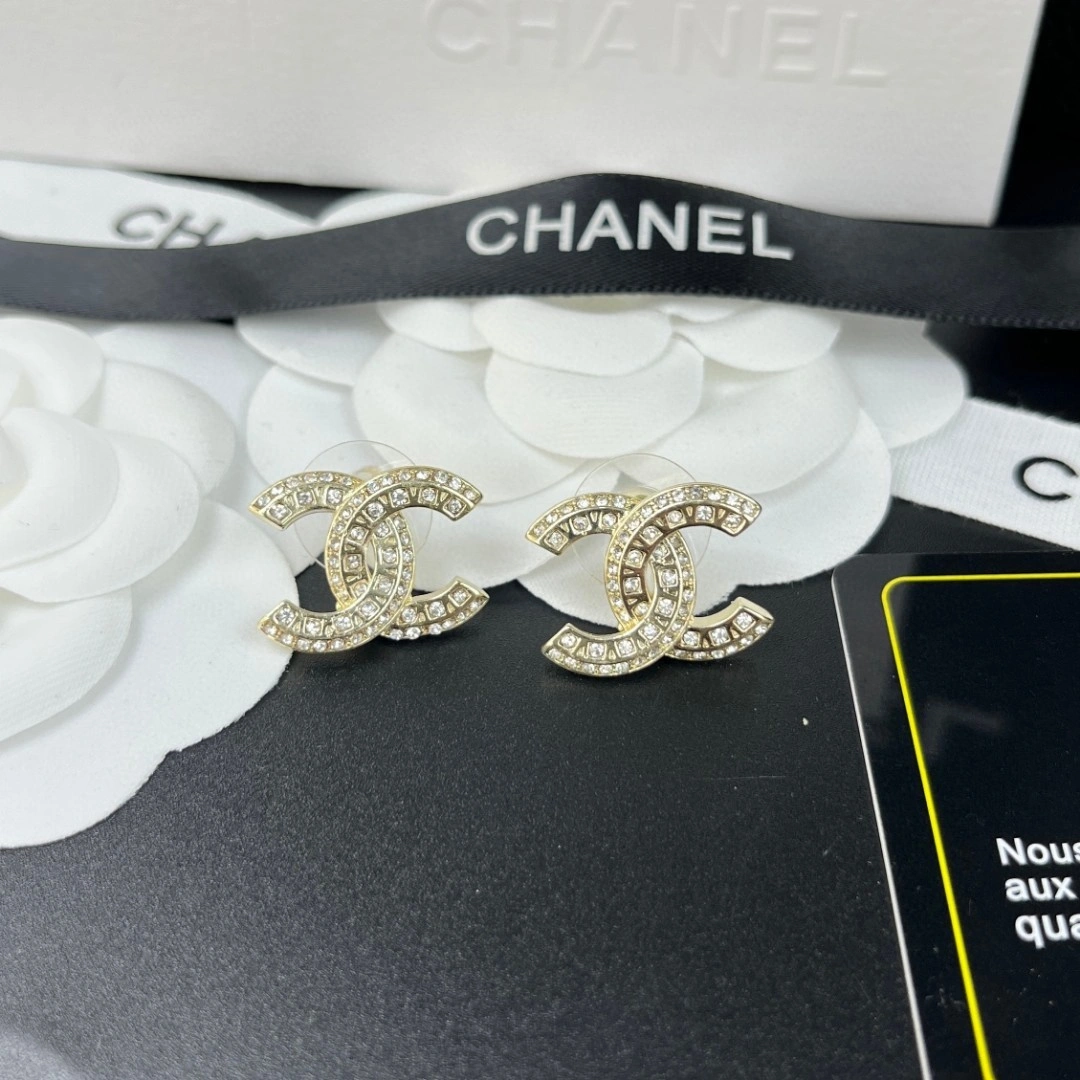 Chanel Earrings Bold 231840