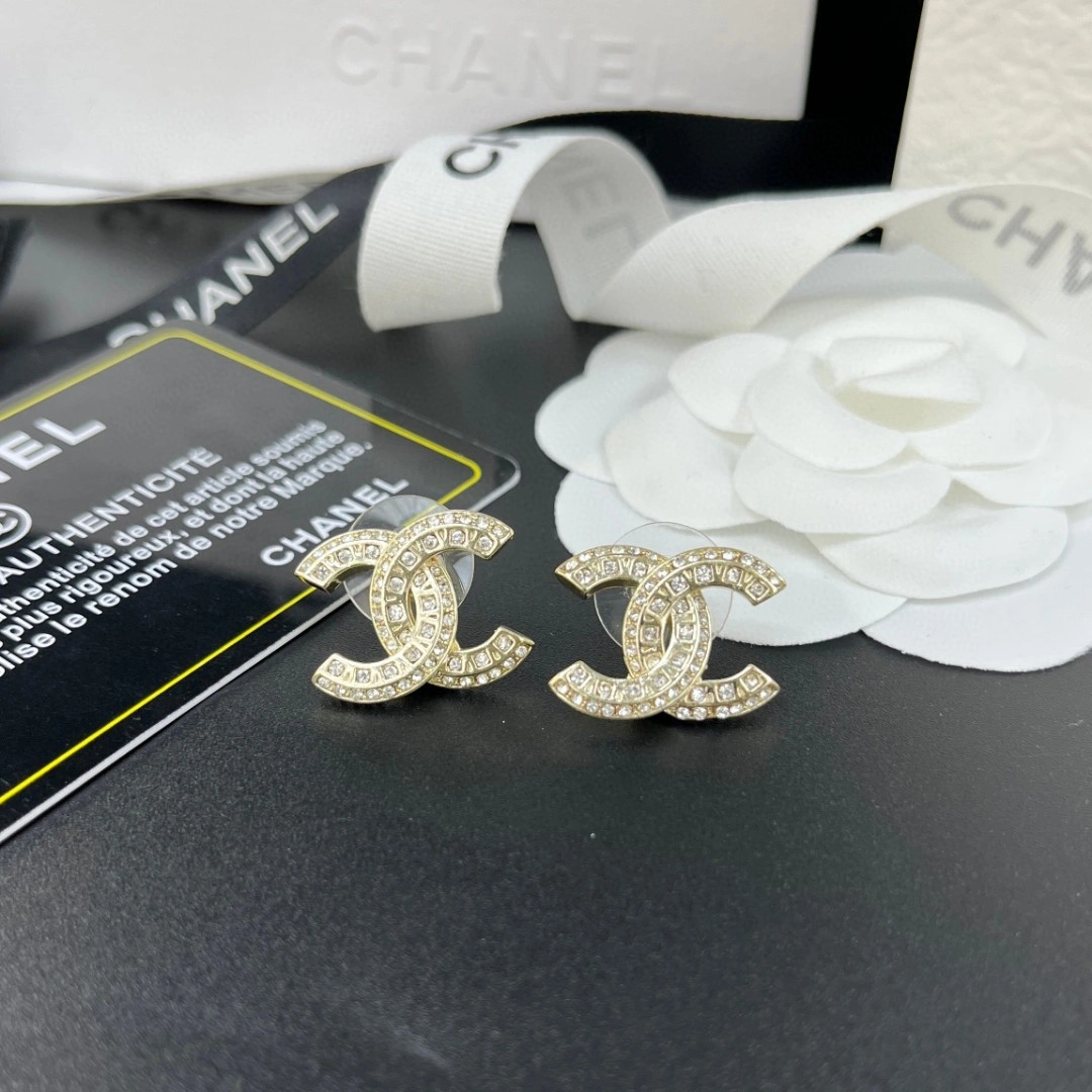 Chanel Earrings Bold 231840