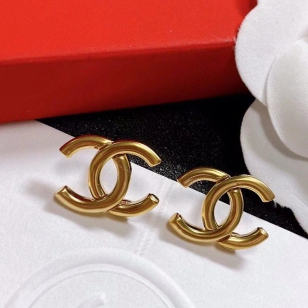 EyeCatching Chanel Earrings 231898