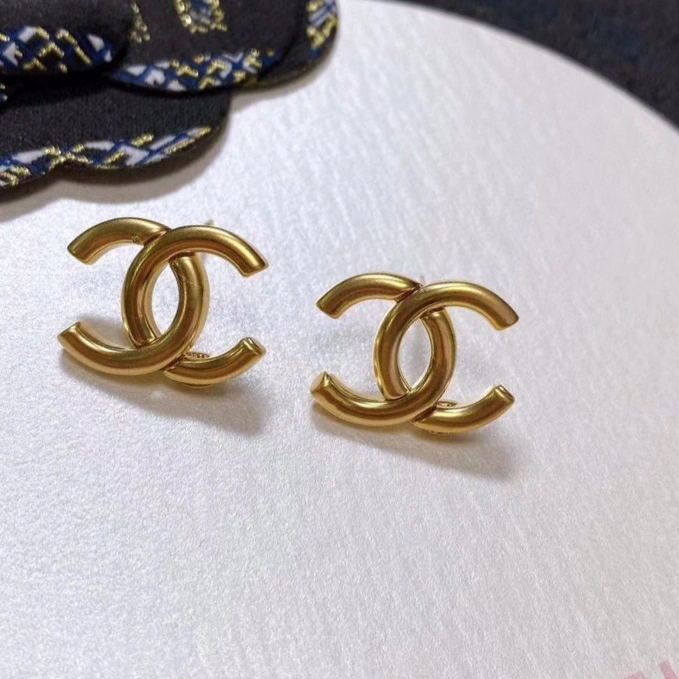 EyeCatching Chanel Earrings 231898