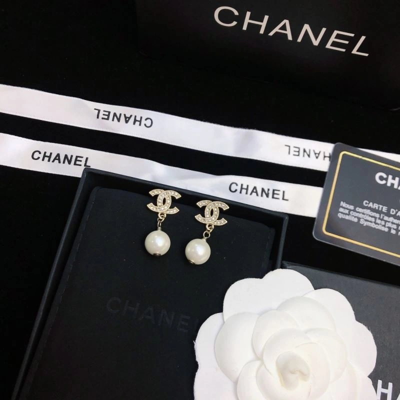 Trendsetting Chanel Earrings 231801