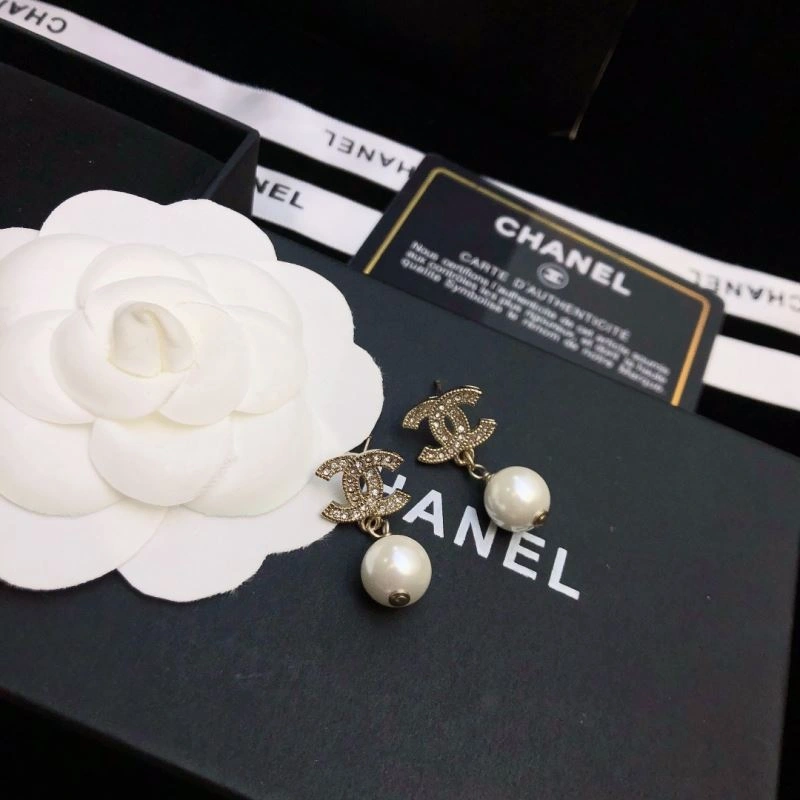 Trendsetting Chanel Earrings 231801