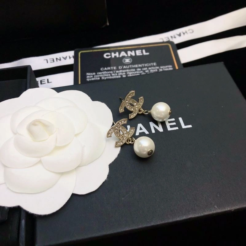 Trendsetting Chanel Earrings 231801