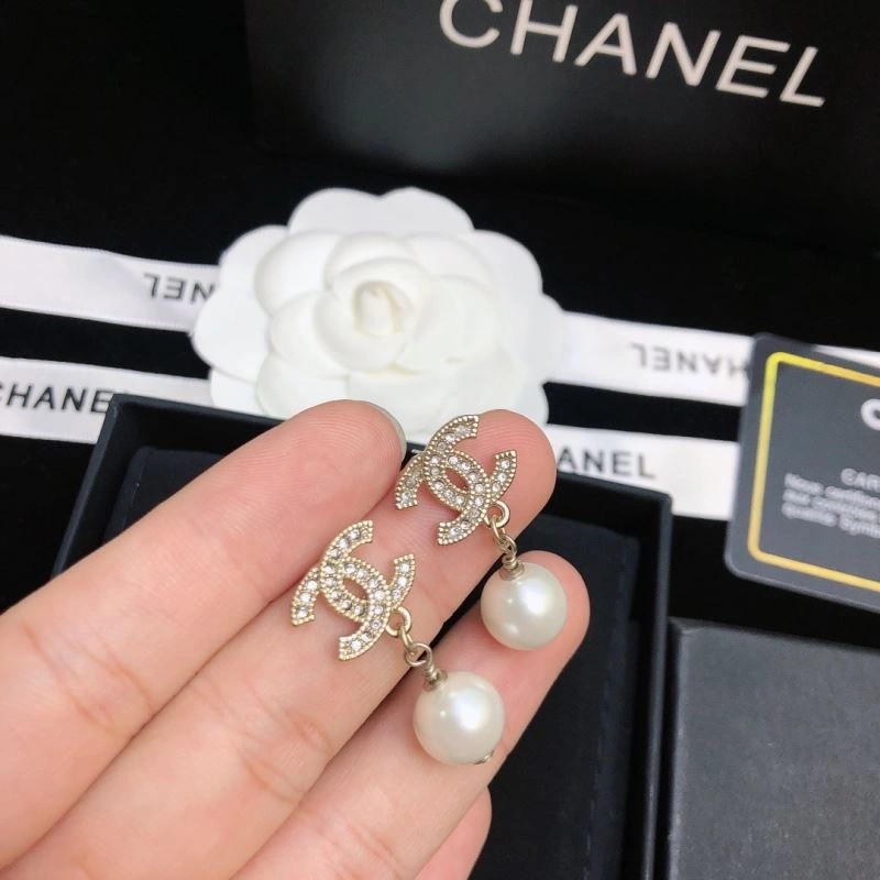 Trendsetting Chanel Earrings 231801