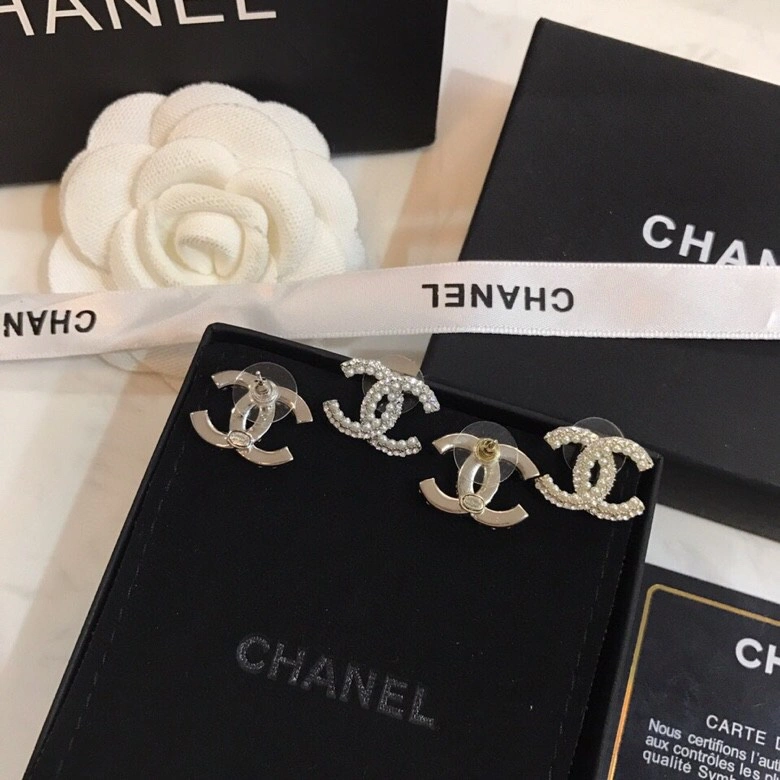 Chanel Earrings Reliable 231822