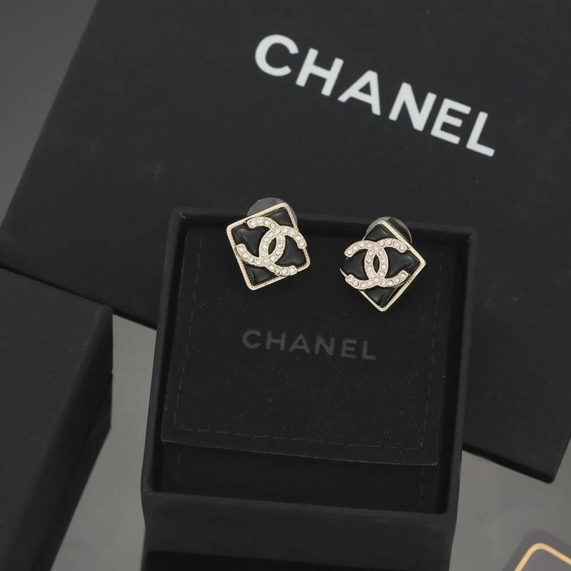 Minimalist Chanel Earrings 231829
