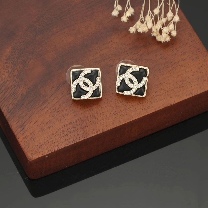 Minimalist Chanel Earrings 231829