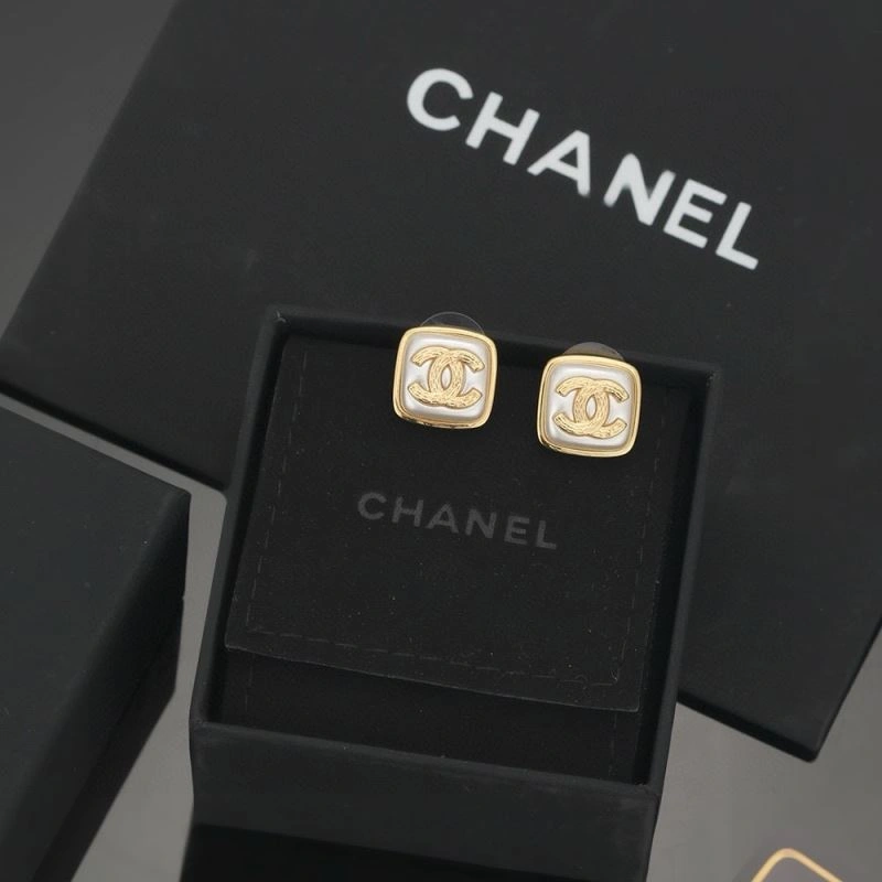 Neat Chanel Earrings 231810