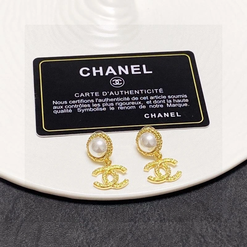 Sophisticated Chanel Earrings 231768
