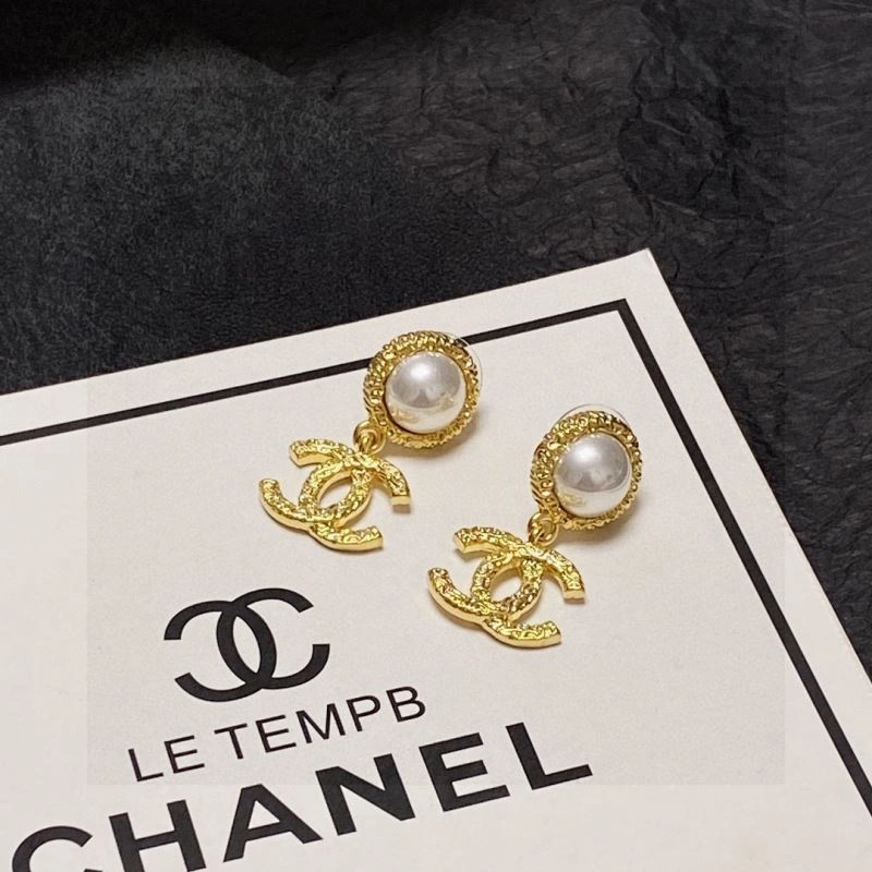 Sophisticated Chanel Earrings 231768