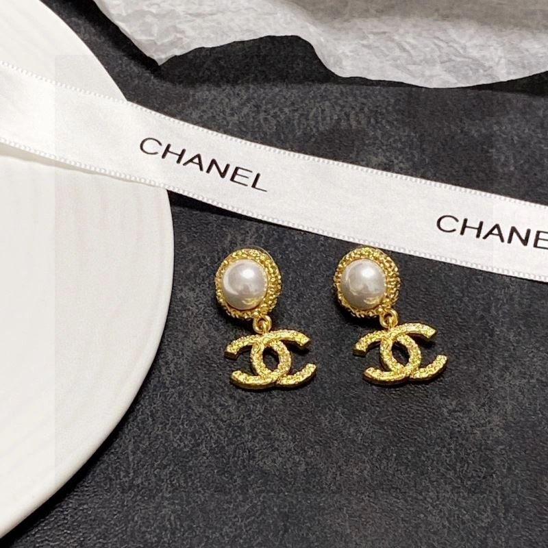 Sophisticated Chanel Earrings 231768
