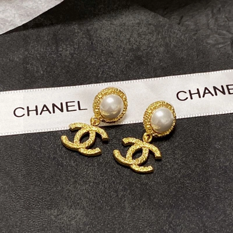 Sophisticated Chanel Earrings 231768